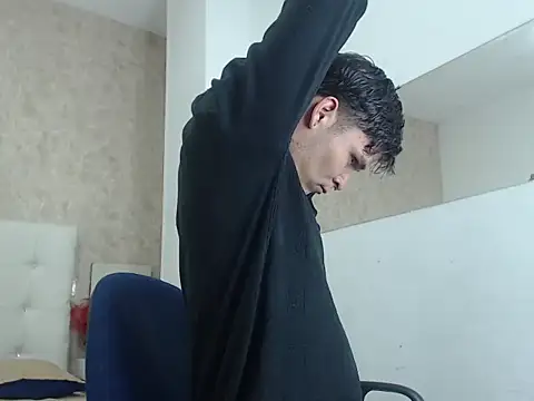 Aaron Foxxx online show from December 18, 8:01 pm