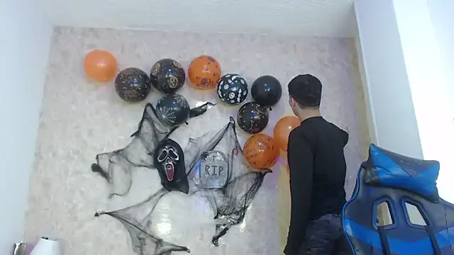 Aaron Foxxx online show from November 4, 12:42 pm