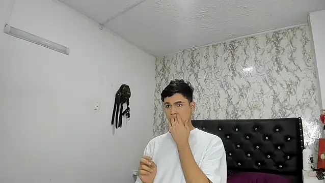 Aaron Foxxx online show from November 7, 1:26 pm