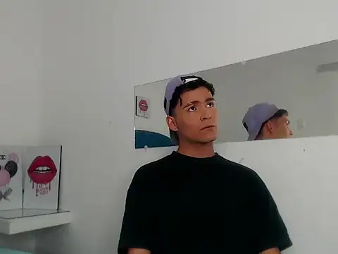 Aaron Foxxx online show from November 16, 5:28 pm