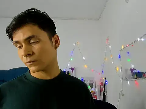 Aaron Foxxx online show from November 30, 7:14 pm