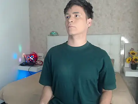 Aaron Foxxx online show from December 16, 9:19 pm