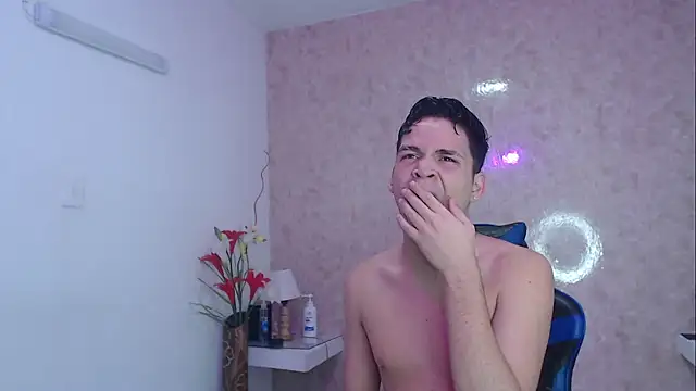 Snapshot of Aaron_Foxxx chatting on September 28, 12:56 pm Aaron Foxxx online show from September 28, 12:56 pm