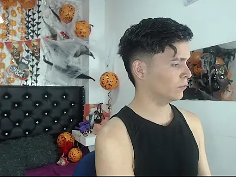 Snapshot of Aaron_Foxxx chatting on October 15, 9:56 pm Aaron Foxxx online show from October 15, 9:56 pm