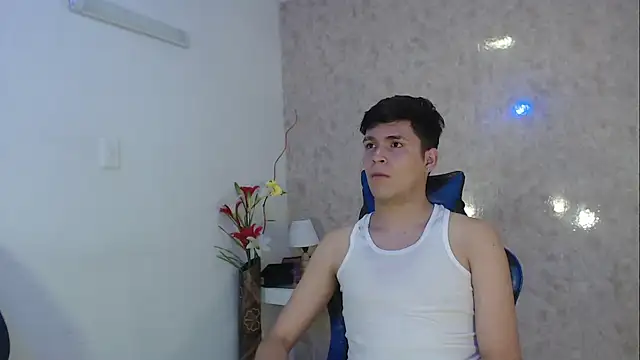 Snapshot of Aaron_Foxxx chatting on October 5, 8:54 pm Aaron Foxxx online show from October 5, 8:54 pm