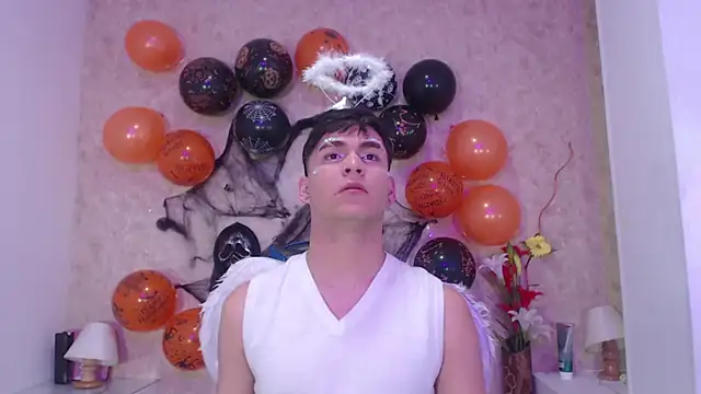 Aaron Foxxx online show from October 31, 1:41 pm