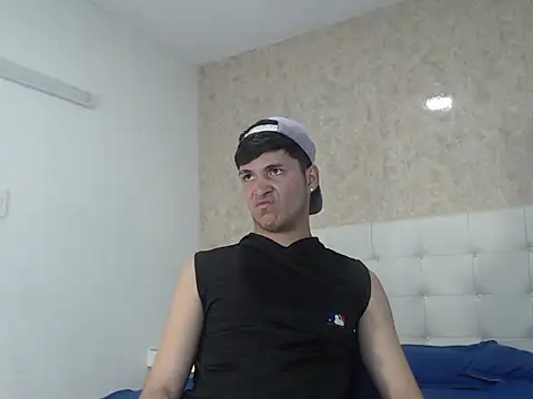 Aaron Foxxx online show from December 19, 8:22 pm