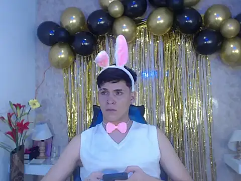 Snapshot of Aaron_Foxxx chatting on October 12, 11:55 am Aaron Foxxx online show from October 12, 11:55 am