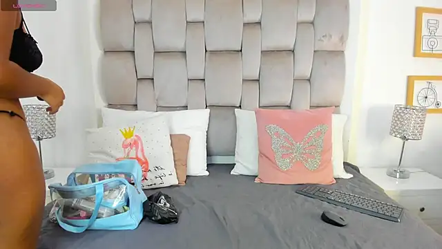 Snapshot of ChikiBom28 chatting on October 23, 7:34 pm ChikiBom28 online show from October 23, 7:34 pm