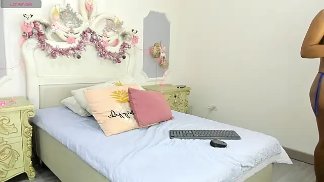 Snapshot of ChikiBom28 chatting on November 30, 8:53 pm ChikiBom28 online show from November 30, 8:53 pm