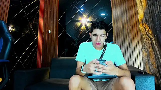 Snapshot of Stiben_boy chatting on October 18, 2:57 am Stiben boy online show from October 18, 2:57 am