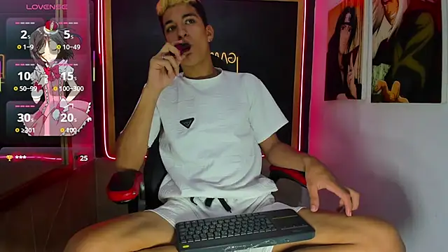 Snapshot of Stiben_boy chatting on September 26, 7:32 pm Stiben boy online show from September 26, 7:32 pm