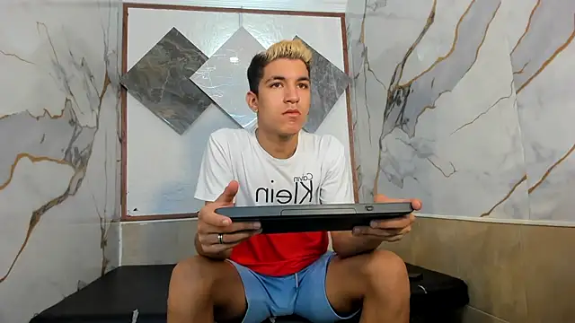 Snapshot of Stiben_boy chatting on October 10, 6:53 pm Stiben boy online show from October 10, 6:53 pm