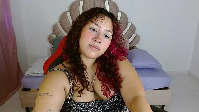 Snapshot of BlueeVelvet chatting on October 4, 5:58 pm BlueeVelvet online show from October 4, 5:58 pm