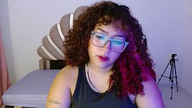 Snapshot of BlueeVelvet chatting on September 29, 11:32 pm BlueeVelvet online show from September 29, 11:32 pm