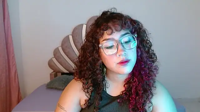 Snapshot of BlueeVelvet chatting on September 29, 2:18 am BlueeVelvet online show from September 29, 2:18 am