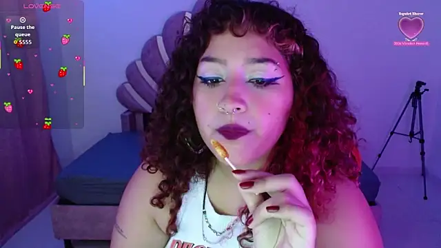 Snapshot of BlueeVelvet chatting on October 17, 11:28 pm BlueeVelvet online show from October 17, 11:28 pm