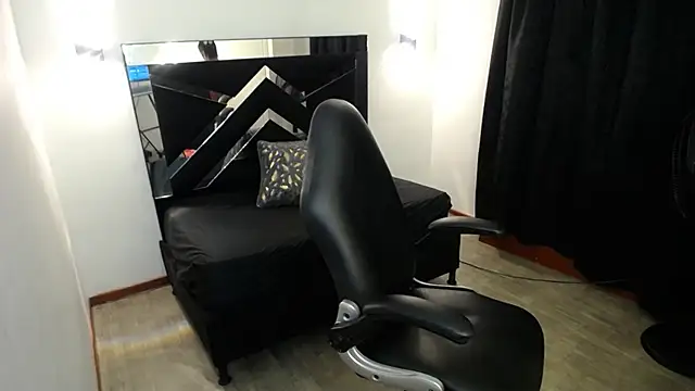 MarianaRojas  online show from February 3, 3:48 am