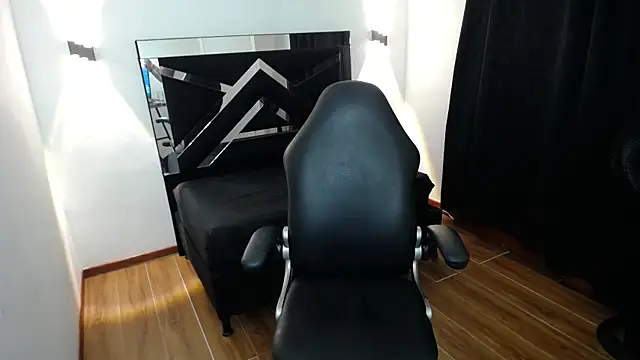 Snapshot of MarianaRojas_ chatting on November 11, 3:23 am MarianaRojas online show from November 11, 3:23 am