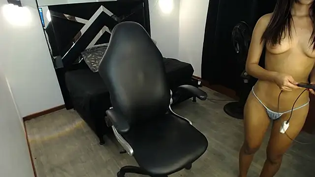 MarianaRojas  online show from May 20, 5:48 am
