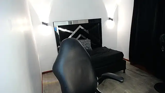 Snapshot of MarianaRojas_ chatting on July 10, 11:38 pm MarianaRojas online show from July 10, 11:38 pm