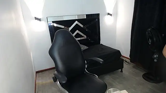 MarianaRojas  online show from March 14, 11:33 pm