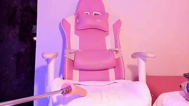 Snapshot of allyson_petite chatting on November 15, 8:02 pm allyson petite online show from November 15, 8:02 pm