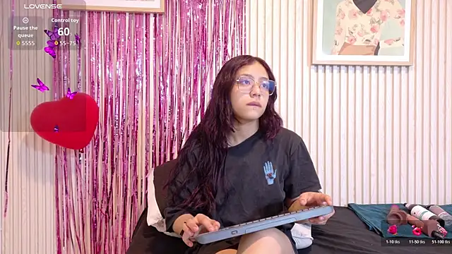 Snapshot of Abrilmirren chatting on February 19, 11:07 am Abrilmirren online show from February 19, 11:07 am