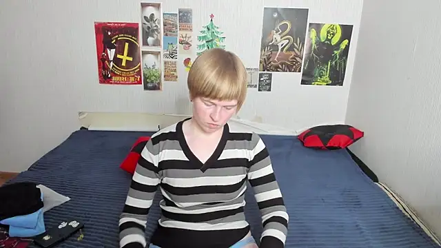 Cattie w  online show from April 11, 7:45 am