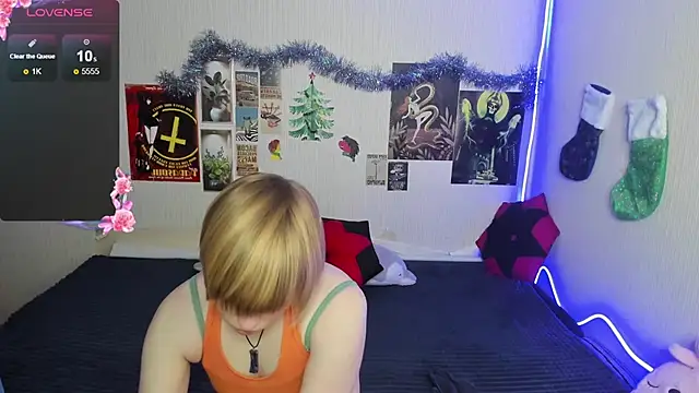 Snapshot of Cattie_w_ chatting on January 13, 1:20 am Cattie w online show from January 13, 1:20 am