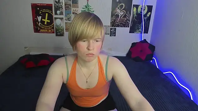 Snapshot of Cattie_w_ chatting on February 20, 1:13 am Cattie w online show from February 20, 1:13 am