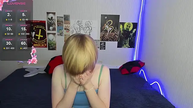 Snapshot of Cattie_w_ chatting on December 18, 1:11 am Cattie w online show from December 18, 1:11 am