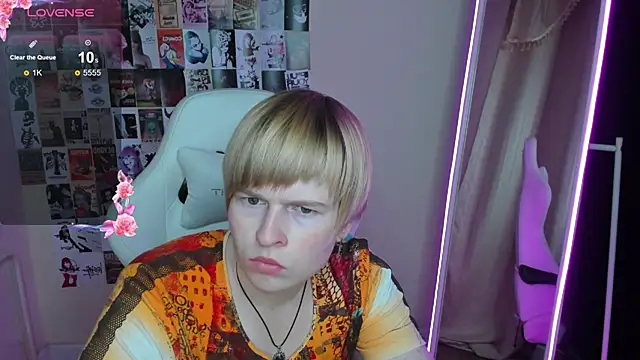 Snapshot of Cattie_w_ chatting on November 19, 1:38 am Cattie w online show from November 19, 1:38 am