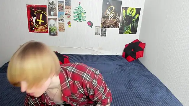 Cattie w  online show from March 7, 1:12 am