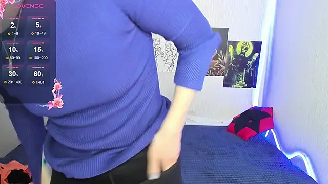 Snapshot of Cattie_w_ chatting on December 17, 1:10 am Cattie w online show from December 17, 1:10 am