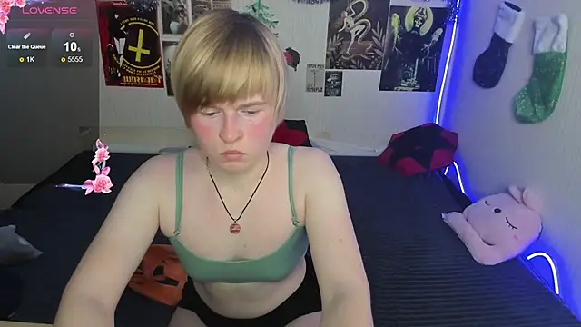 Snapshot of Cattie_w_ chatting on January 14, 1:20 am Cattie w online show from January 14, 1:20 am