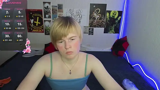 Snapshot of Cattie_w_ chatting on December 23, 1:16 am Cattie w online show from December 23, 1:16 am