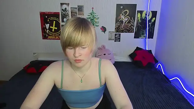 Snapshot of Cattie_w_ chatting on February 17, 1:14 am Cattie w online show from February 17, 1:14 am