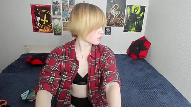 Cattie w  online show from March 6, 1:11 am