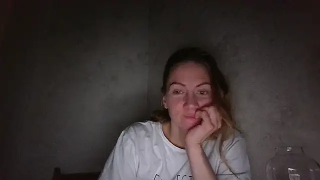 Thavione online show from February 8, 9:45 pm