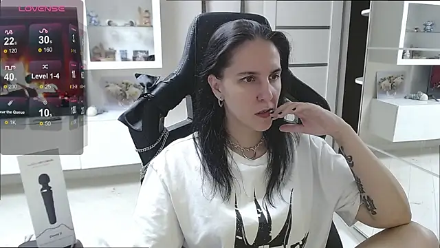 Irwi Tomboy online show from October 21, 9:14 pm