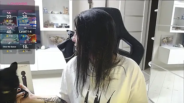 Irwi Tomboy online show from October 23, 5:00 pm