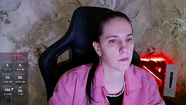 Irwi Tomboy online show from June 1, 2:39 pm