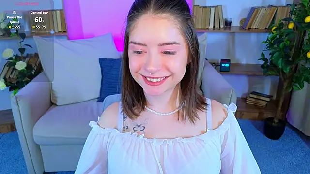 Snapshot of _Amelia_Shine_ chatting on November 12, 1:43 am Amelia Shine online show from November 12, 1:43 am