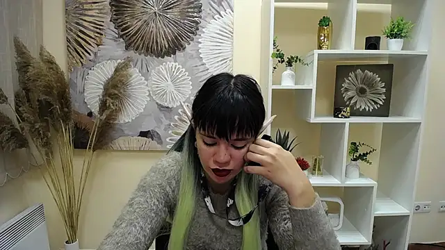 Snapshot of Dream_Caster_ chatting on October 2, 7:56 am Dream Caster online show from October 2, 7:56 am