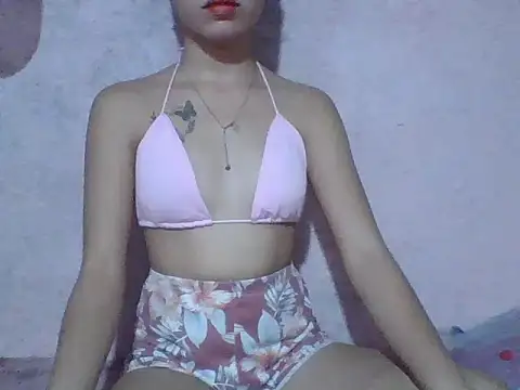 Snapshot of SweetPussie18x chatting on June 30, 1:16 am SweetPussie18x online show from June 30, 1:16 am