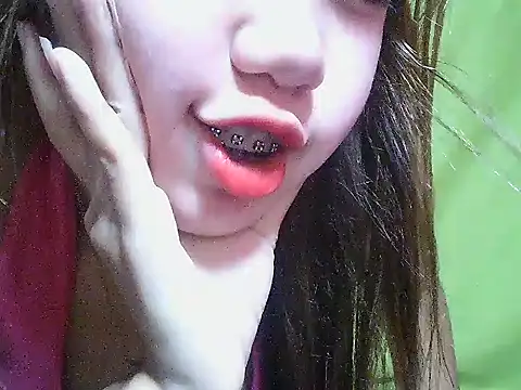 Snapshot of SweetPussie18x chatting on September 27, 12:11 pm SweetPussie18x online show from September 27, 12:11 pm