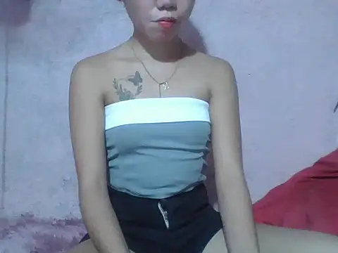 SweetPussie18x online show from June 4, 7:24 am