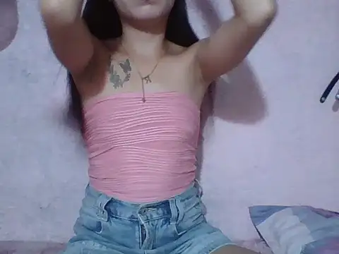 Snapshot of SweetPussie18x chatting on June 26, 2:28 am SweetPussie18x online show from June 26, 2:28 am