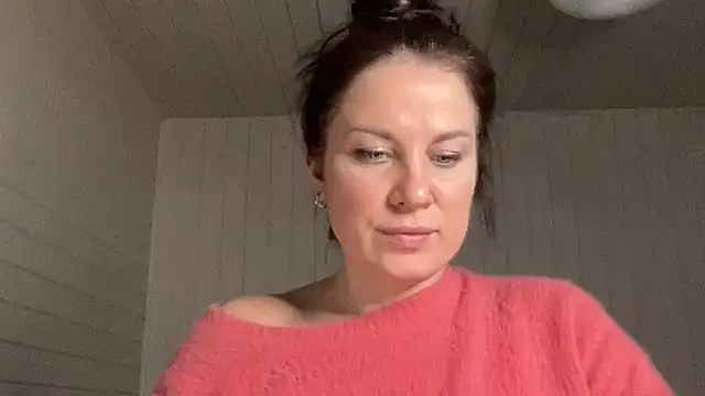 Snapshot of Tarivona chatting on February 2, 10:36 am Tarivona online show from February 2, 10:36 am